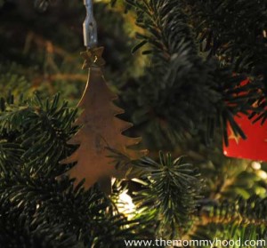 tree-light-ornament