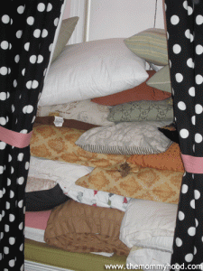 kids_play_pillows